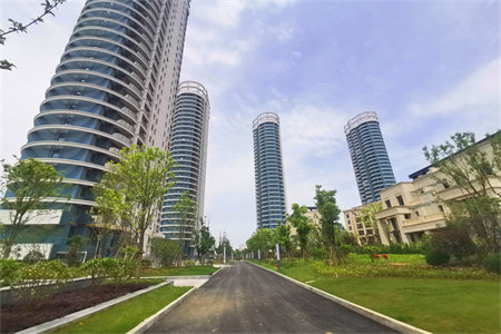 嘉乐园五楼123平三室精装带阁楼车库99万可按揭